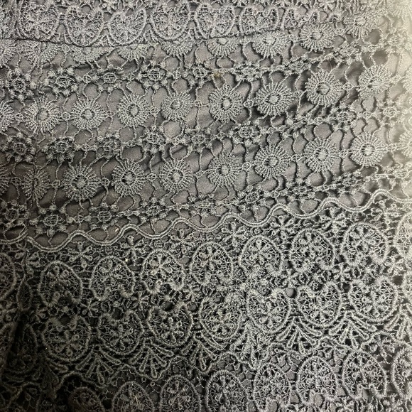 Loft size 8 navy lace shorts - Picture 3 of 4